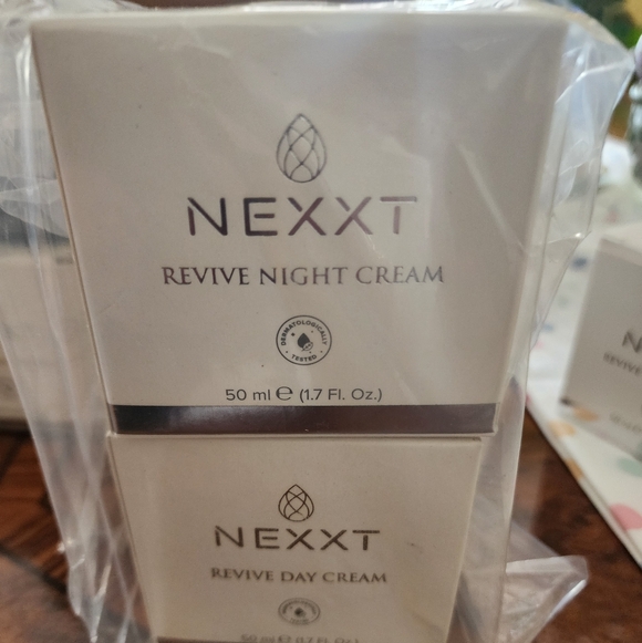 ✨NEXXT Revive Day & Night Cream Bundle 50ml Each NEW Sealed - Picture 3 of 3